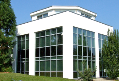 hier sind wir Sichtbeton Schwimmbecken Betonpool Betonschwimmbecken